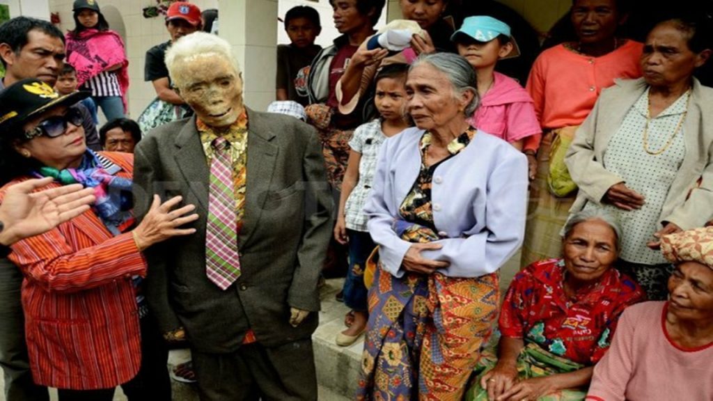 Tradisi Unik Masyarakat Adat Khas Indonesia
