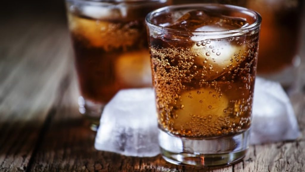 7 Bahaya Minuman Bersoda Bagi Kesehatan