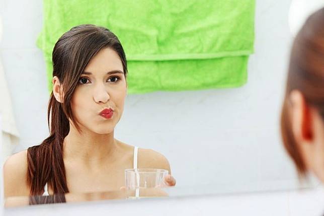 Ini 7 Cara Mudah Kembalikan Warna Putih pada Gigi 