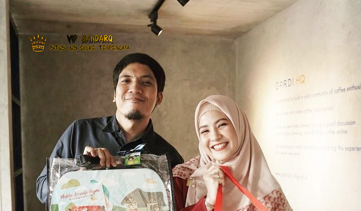 Ulangtahun ke-43 Desta Dapat Kado Kura-Kura dari Istri