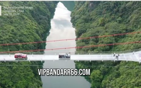 China Kembali Bangun Jembatan Kaca Terpanjang