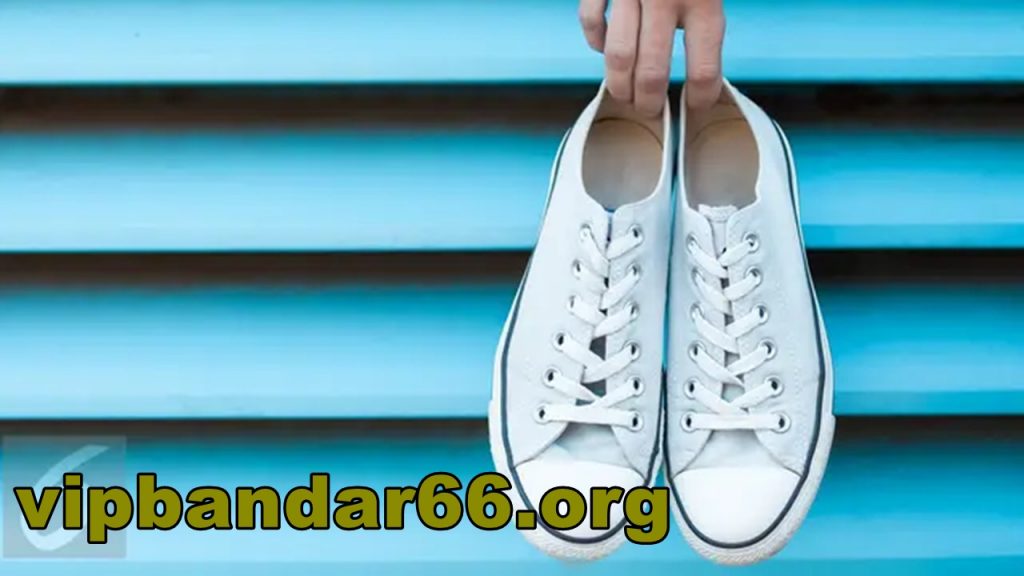 Tips Bersihkan Sepatu Putih Hanya dengan Bahan Sederhana