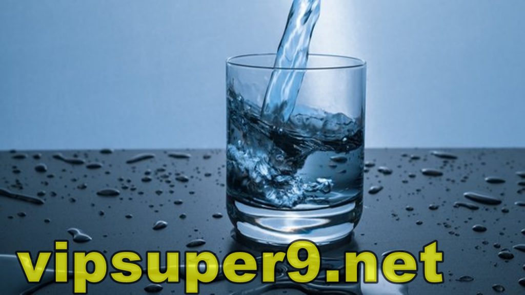 Manfaat Air Putih Hangat Baik untuk Kesehatan Fisik