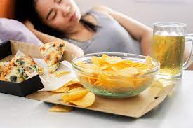 4 Dampak Negatif Jika Langsung Tidur Setelah Makan