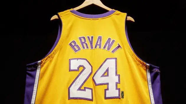 Jersey Legendaris Kobe Bryant Akan Dilelang