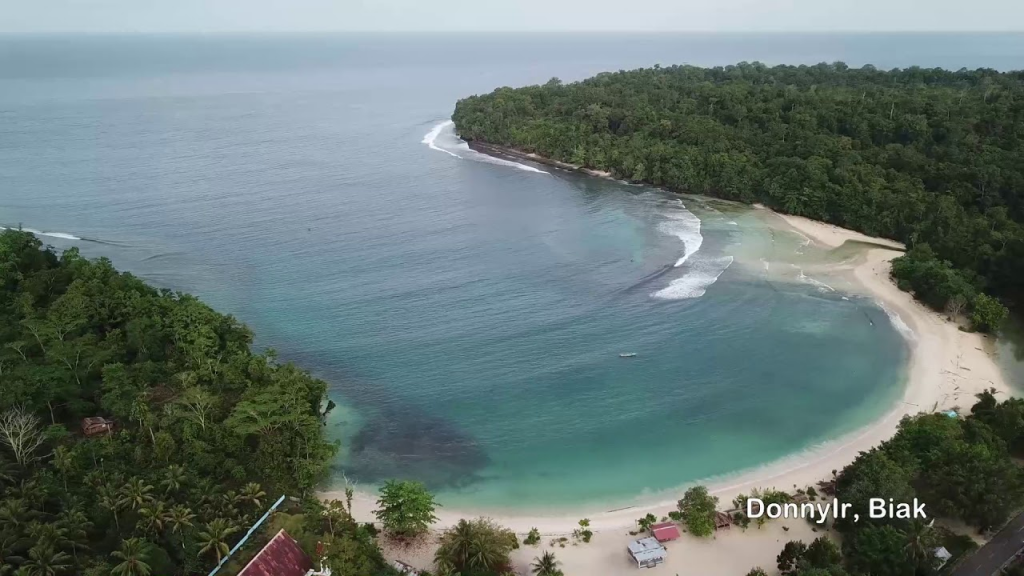 5 Pantai Indah di Biak Numfor Papua