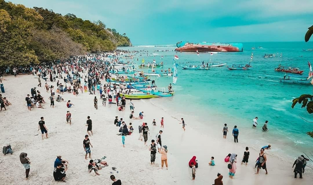 Keindahan Pantai Pangandaran di Jawa Barat